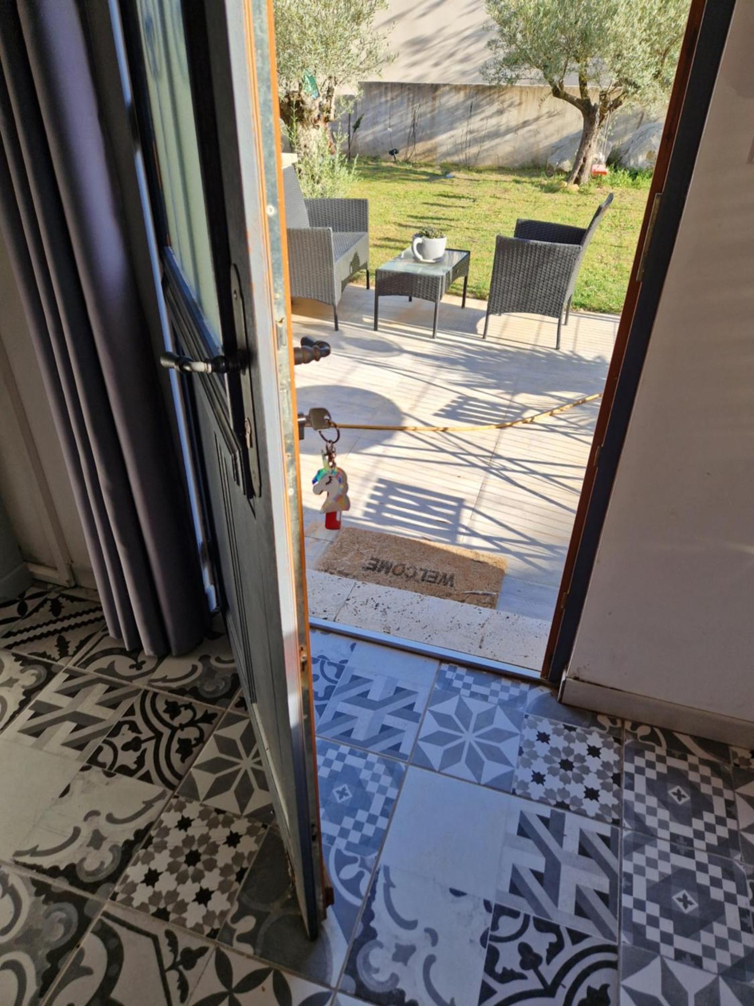 Le Cabanon De Lea Apartment Tavel Bagian luar foto